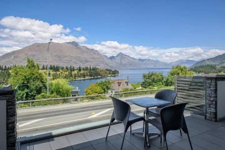 Luxury Lake View - 1 Bedroom Квинстаун Экстерьер фото