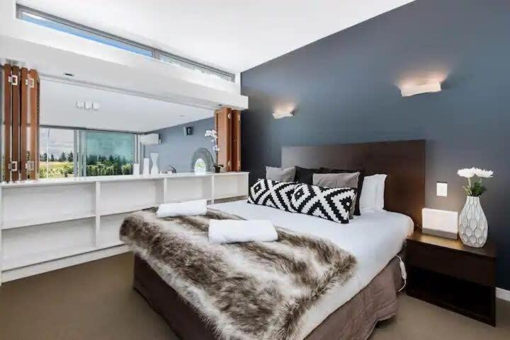 Luxury Lake View - 1 Bedroom Квинстаун Экстерьер фото