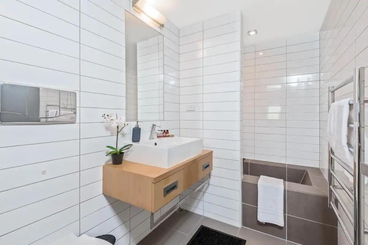 Luxury Lake View - 1 Bedroom Квинстаун Экстерьер фото